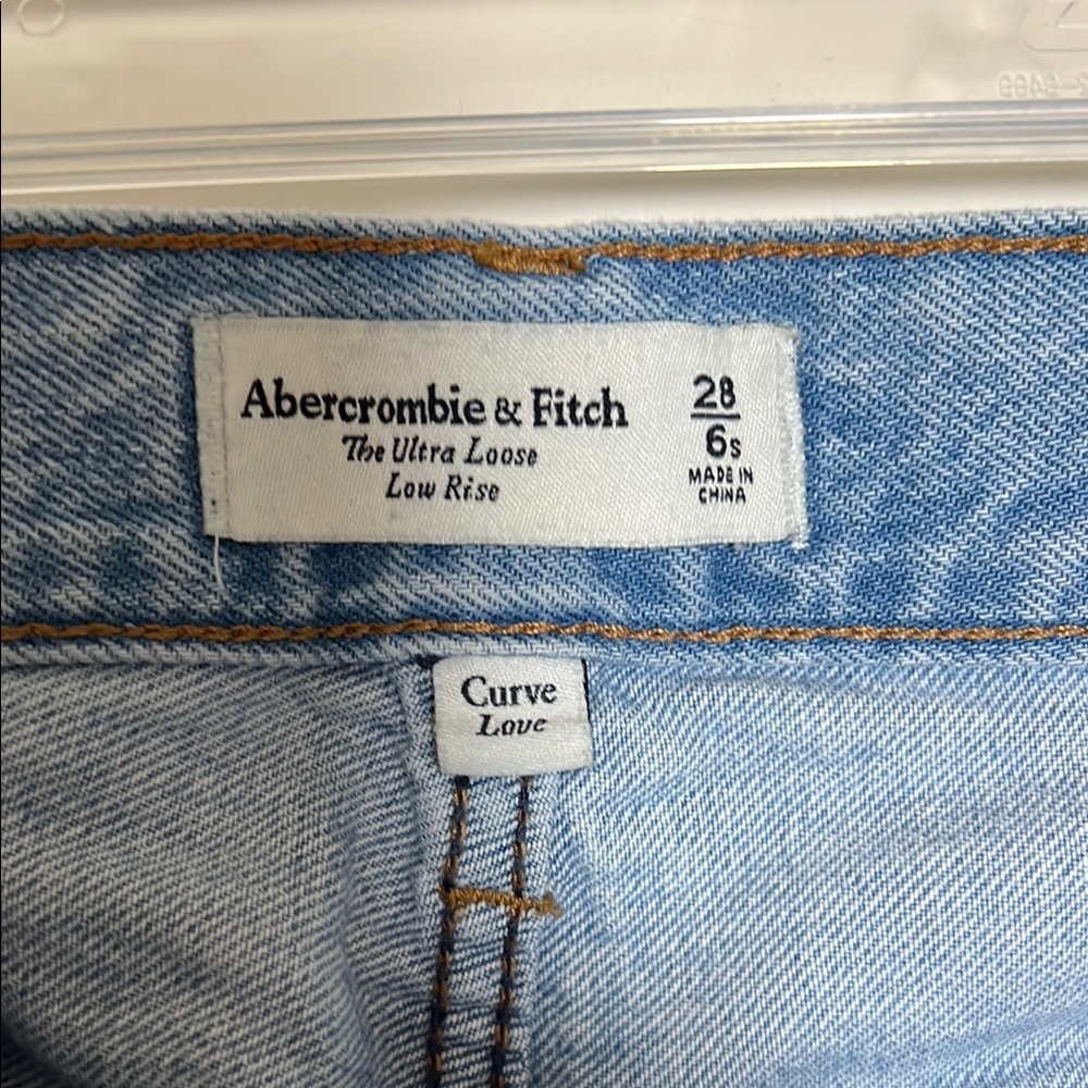 Abercrombie & Fitch Ultra Loose Low Rise Light Blue Denim Jeans Curve 28 6 Short - Picture 5 of 7